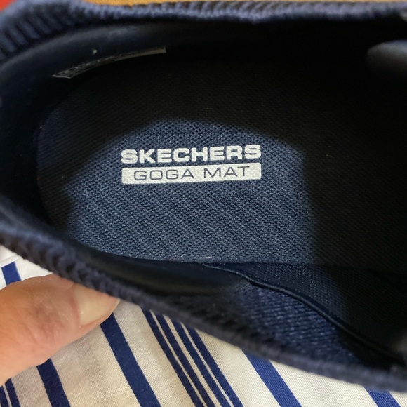 LIKE NEW SKECHERS PERFORMANCE GO WALK Women’s Navy blue/white sneaker, Size 8 - Picture 4 of 8